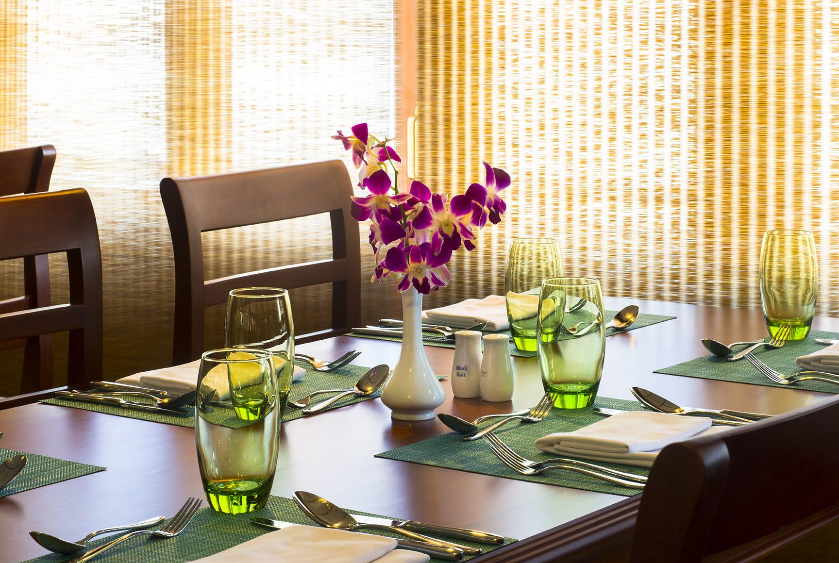 Pandaw RV Angkor Pandaw Dining.jpg